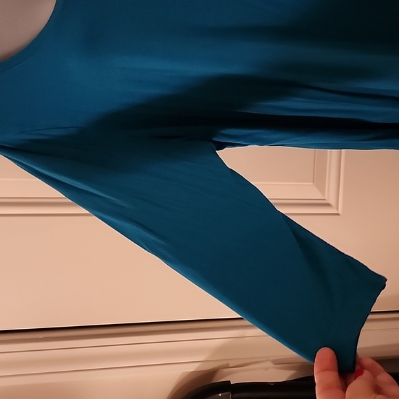 Ladies top - Picture 2 of 5